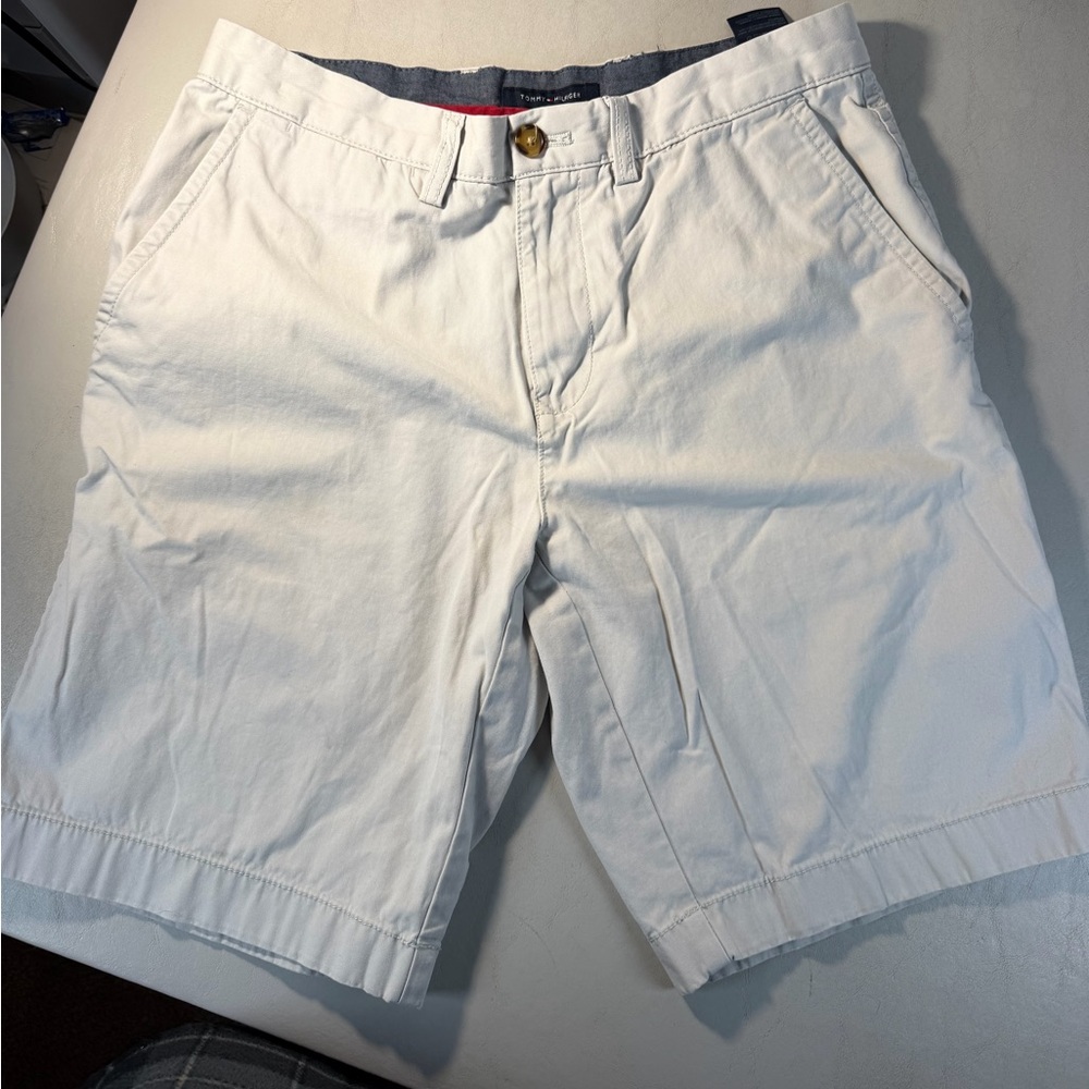 Tommy Hilfiger Men's Stone Light Khaki 100% Cotton Shorts 32W